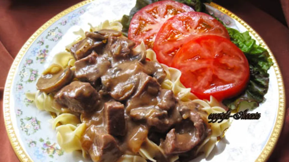 SLOW-COOKER BEEF TIPS AND NOODLES