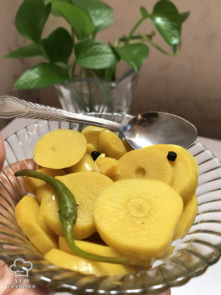 Shallot Torshi – Persian Pickled Moosir